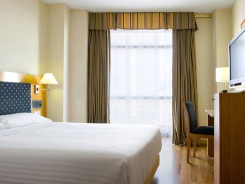 Erase Un Hotel Madrid Room photo